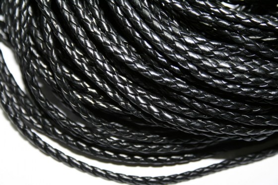 Geflochtenes Kunstlederband schwarz, 4 mm