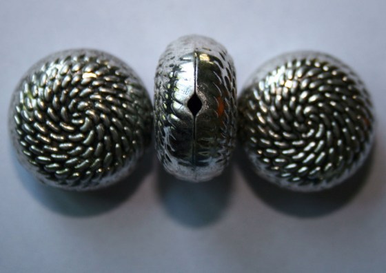 Runde Metallperle, flach