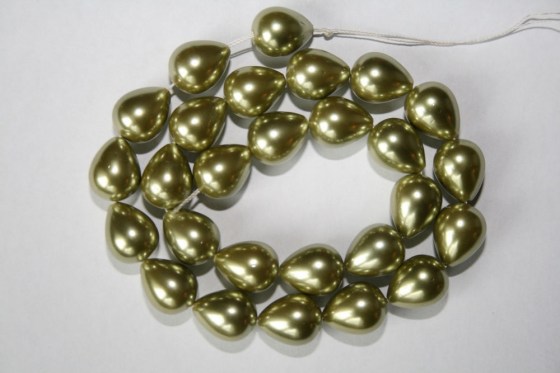 Goldene Muschelperlen Tropfen
