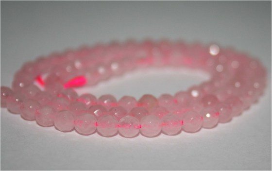 Facettierte Rosenquarz Perlen, 4 mm